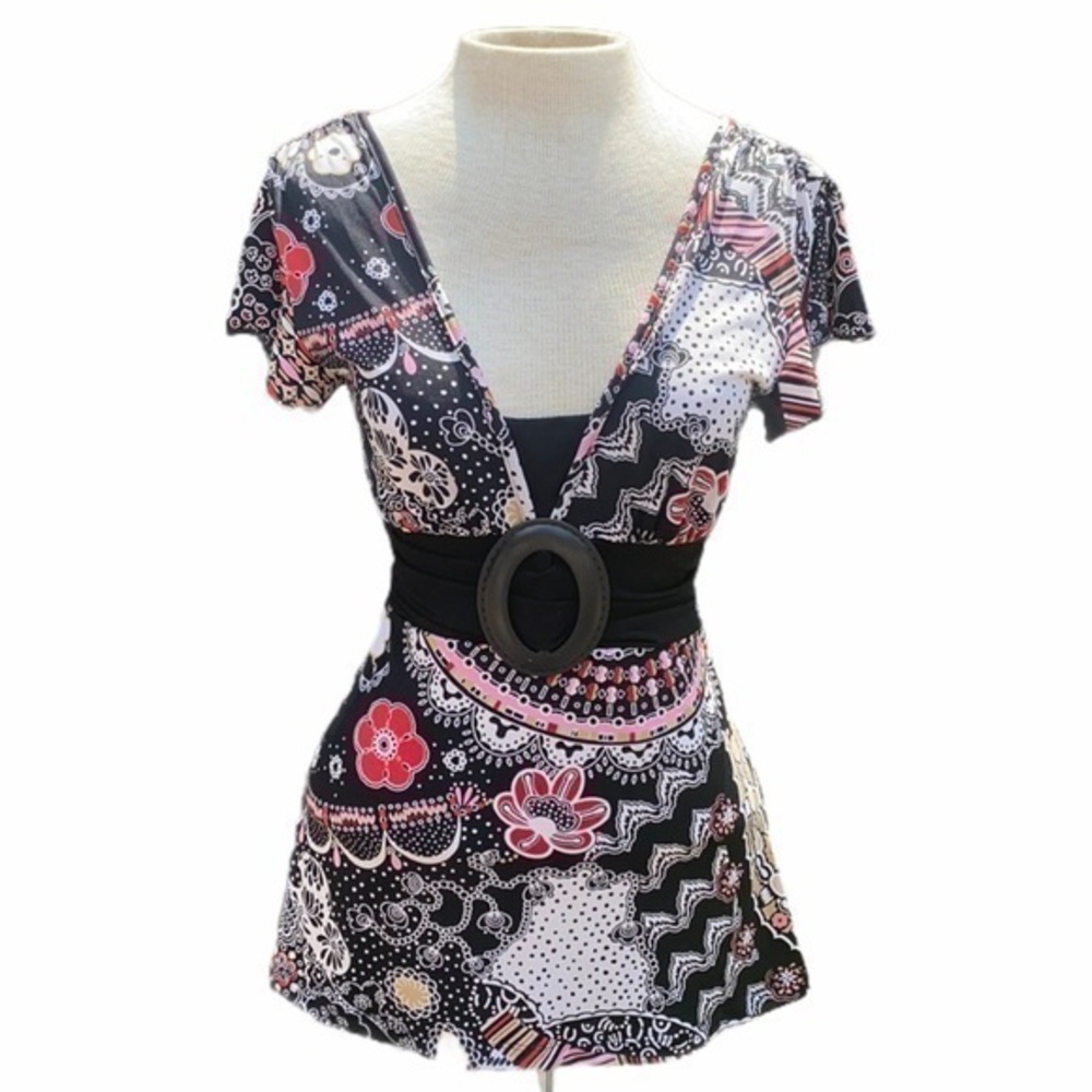 Women’s short sleeve v neck blouse with belt